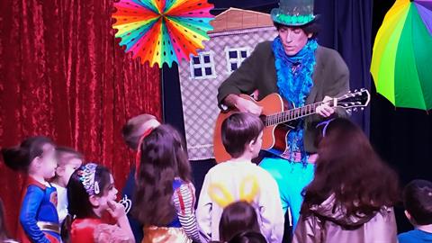 Κερδίστε προσκλήσεις για την παράσταση «Το Γαϊτανάκι της Αποκριάς» στις 15/2 και 16/2