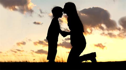 Η δύναμη της μητρικής αγάπης αντέχει τα πάντα…