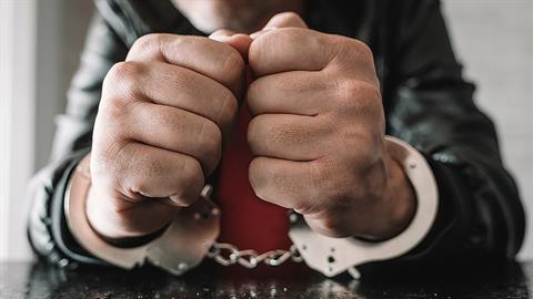 73 χρόνια φυλακή για τον γυναικολόγο από τη Ρόδο που βίαζε τις ασθενείς του