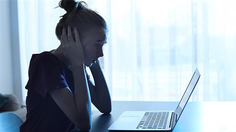 16χρονοι «πείραζαν» φωτογραφίες κοριτσιών για να φαίνονται γυμνές - συνελήφθησαν και οι γονείς τους