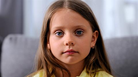 «Η κόρη μου σβήνει λίγο-λίγο»: μια συγκλονιστική ιστορία παιδικής άνοιας