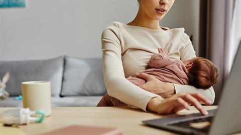 10 πράγματα που κάνουν οι εργαζόμενες μητέρες για να είναι πιο κοντά στα παιδιά τους