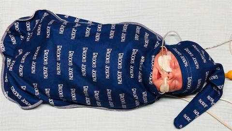 Μωράκι που γεννήθηκε με σοβαρή λοίμωξη, βγαίνει από το νοσοκομείο μετά από 7 μήνες!