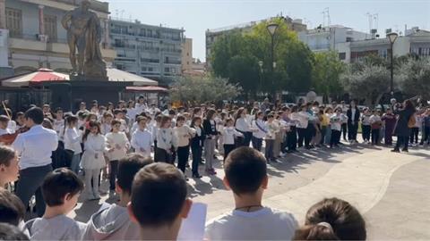 Ημέρα κατά του σχολικού εκφοβισμού: μαθητές «σπάνε τη σιωπή τους» και τραγουδούν κατά του bullying
