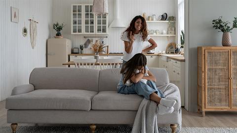 8 τοξικές συνήθειες γονιών που μεγαλώνουν δυστυχισμένα παιδιά