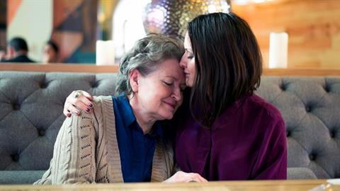 Παντρεύτηκα τον έρωτα της ζωής μου, αλλά το αληθινό μου πεπρωμένο ήταν η πεθερά μου!