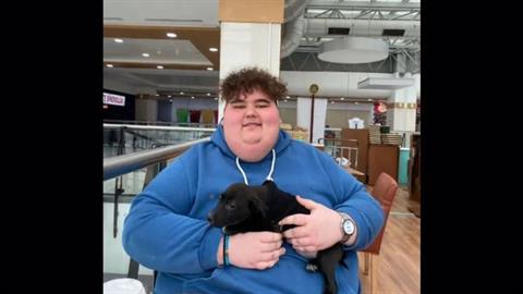 Πέθανε 24χρονος TikToker που έγινε διάσημος γιατί έτρωγε τεράστιες ποσότητες φαγητού