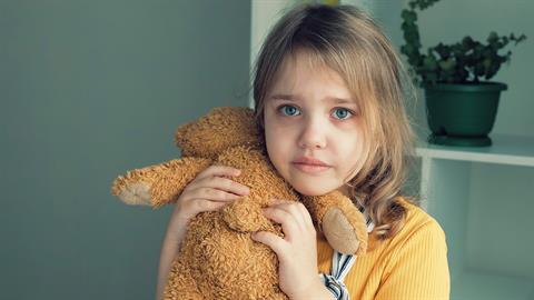 «Πονάει πολύ όταν βλέπεις το παιδί σου πληγωμένο χωρίς να μπορείς να το βοηθήσεις»