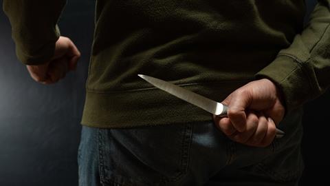 Σοκ: έφηβοι προσπάθησαν να μαχαιρώσουν τη μαμά τους επειδή τους έκλεισε το Wi-Fi!