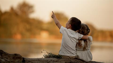 «Τα μονιασμένα αδέρφια είναι πιο δυνατά κι από τα τείχη μιας πόλης!»