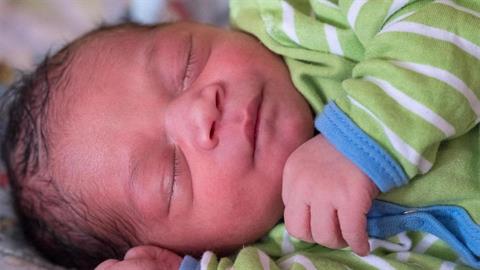 Εύβοια: μπαμπάς ξεγέννησε τo... βιαστικό μωράκι του μέσα στο αυτοκίνητο!