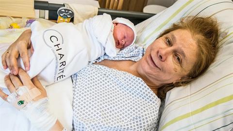 66χρονη έγινε μαμά για 10η φορά, χωρίς εξωσωματική γονιμοποίηση!