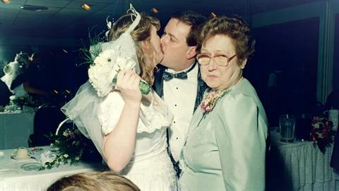 Η οικογένεια του άντρα μου ανακατεύεται στα πάντα! Πώς να τους βάλω όρια;