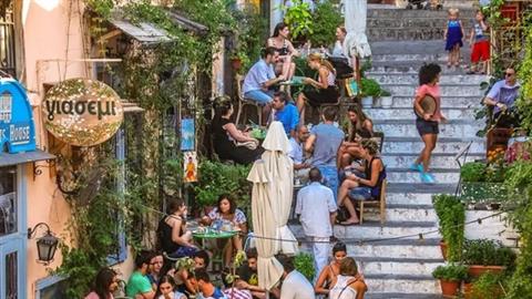 Έκλεισε το «Γιασεμί», το αγαπημένο μαγαζί στα σκαλάκια της Πλάκας