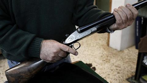 Κρήτη: μεθυσμένος παππούς πυροβόλησε σε πλατεία γεμάτη παιδιά, επειδή τον χλεύασαν