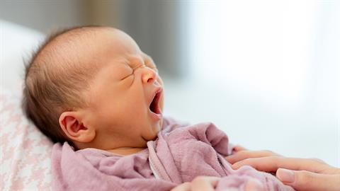 Τα αναπτυξιακά ορόσημα των μωρών και πότε πρέπει να ανησυχήσεις