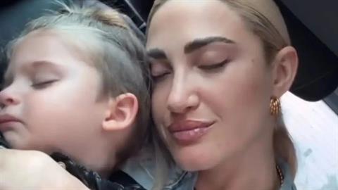 «Θα μου λείψεις μωρό μου»: η Ι. Τούνη αποχωρίζεται τον γιο της - πάει για 10 μέρες στον μπαμπά του