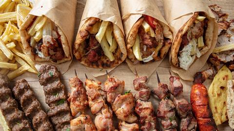 Μεγάλη ήττα για το σουβλάκι: δεν βγήκε ούτε καν στα 50 καλύτερα street food του κόσμου!
