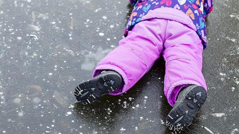 Τραγωδία στα Σπάτα: αυτοκίνητο παρέσυρε και σκότωσε 3χρονο αγοράκι
