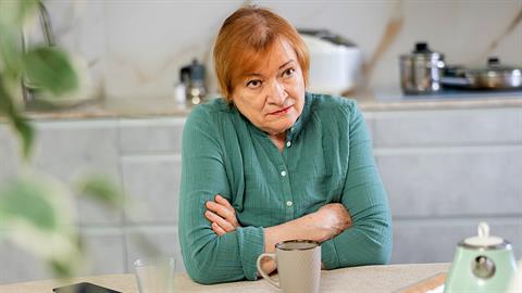 5 αποτελεσματικοί τρόποι για να βάλεις όρια στην παρεμβατική πεθερά σου 