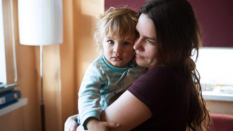 Από τότε που ο άντρας μου έφυγε από το σπίτι, το 4χρονο αγοράκι μου άλλαξε. Βοηθήστε με!