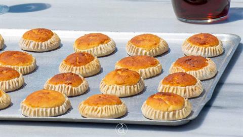 Μελιτίνια Σαντορίνης: το παραδοσιακό γλυκό που πρέπει οπωσδήποτε να φτιάξεις