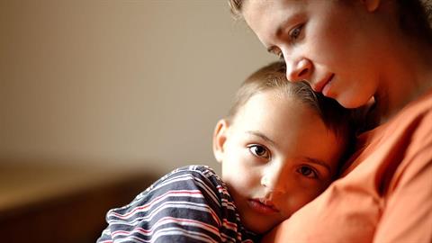 Μετά το διαζύγιο, ο γιος μου έχει αλλάξει συμπεριφορά. Πώς να τον βοηθήσουμε;