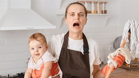 Ο άντρας μου δεν βοηθάει καθόλου με το σπίτι και τα παιδιά. Τι να κάνω;