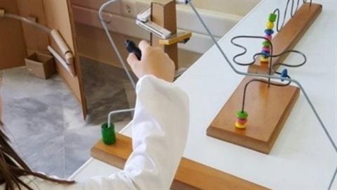 Ο 1ος νηπιαγωγός στην Ελλάδα πήρε σύνταξη και φτιάχνει παιχνίδια για παιδιά με μαθησιακές δυσκολίες!
