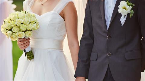 Τι φταίει που όλο και περισσότερες γυναίκες εγκαταλείπουν την ιδέα του γάμου;