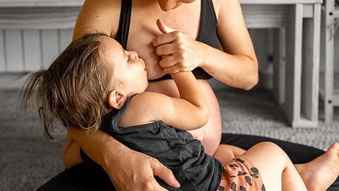 Ο 5χρονος γιος μου δεν θέλει με τίποτα να κόψει τον θηλασμό - πειράζει;