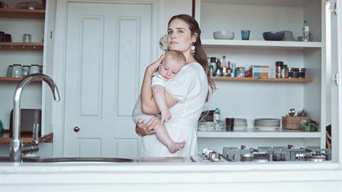 «Δεν μετάνιωσα που δεν έκανα καριέρα - επέλεξα να είμαι εκεί για τα πρώτα βήματα των παιδιών μου»