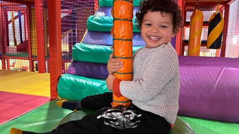 2χρονο αγοράκι σπάει κάθε ρεκόρ ευφυΐας - ήξερε να διαβάζει πριν κλείσει τα 2!