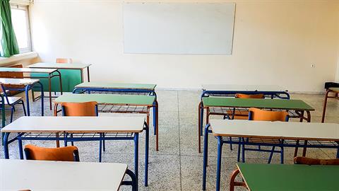 ΓΕΛ στη Μύκονο: 270 μαθητές καταγγέλλουν καθηγητή - τους βρίζει και τους εκβιάζει