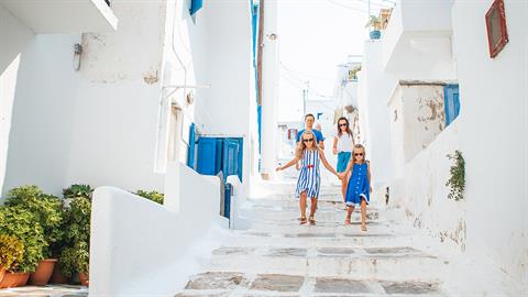 «Με 600 ευρώ ακτοπλοϊκά και 15 ευρώ τη χωριάτικη, δεν ξαναπατάω το πόδι μου στις Κυκλάδες!»