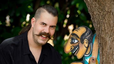 Ο Καραγκιόζης επιστρέφει στον Κήπο του Μεγάρου – με όχημα την «Ειρήνη» του Αριστοφάνη!