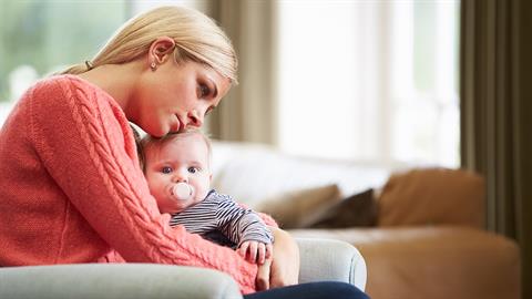 Όταν μια μαμά παλεύει με την κατάθλιψη χωρίς να τη βλέπει κανείς...