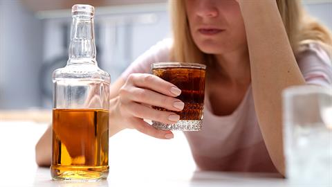 Βόλος: κόρη κατήγγειλε τη μαμά της για να τη σώσει από το αλκοόλ!