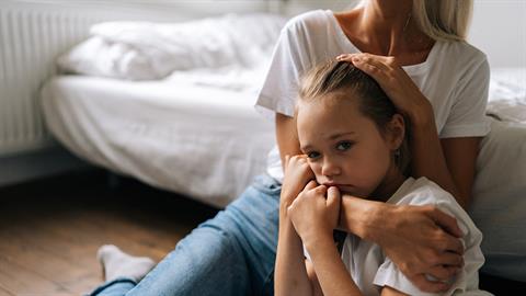 Η μικρότερη κόρη μου έχει χαμηλή αυτοπεποίθηση και συγκρίνεται με τα αδέρφια της. Πώς να τη βοηθήσω;