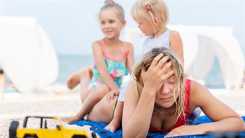Τι σημαίνει να κάνεις διακοπές με παιδιά ενώ είσαι μονογονέας