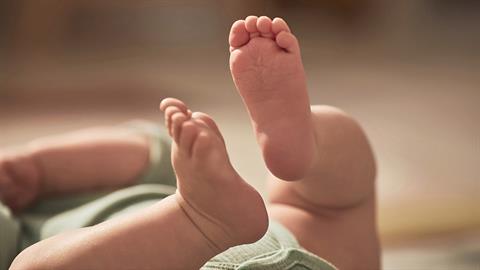 Θεσσαλονίκη: «δεν είναι η 1η φορά που αφήνουν το μωρό στο μπαλκόνι» λένε γείτονες 