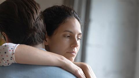 Σύνδρομο της Ρεβέκκας: όταν η ζήλια σου για τις πρώην του δεν σε αφήνει να χαρείς τη σχέση σας