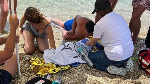 Θεσσαλονίκη: 4χρονο αγοράκι υπέστη ανακοπή στην παραλία - το έσωσε γιατρός με ΚΑΡΠΑ
