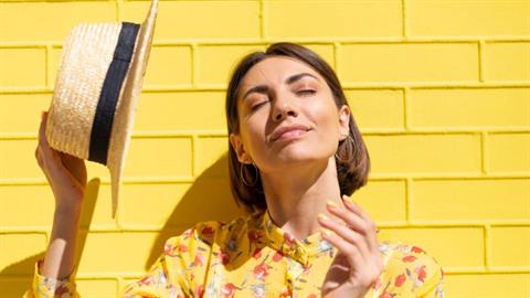 Από την εξουθένωση στη φροντίδα του εαυτού: Μικρά βήματα για να νιώσεις καλύτερα