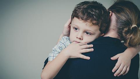 Η δύσκολη στιγμή που πρέπει να εξηγήσεις στο παιδί τον θάνατο ενός αγαπημένου προσώπου