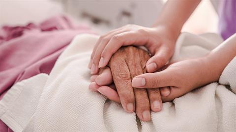 Εγκεφαλικά νεκρή η 62χρονη μετά τη λάθος μετάγγιση αίματος - θα δωρίσουν τα όργανά της