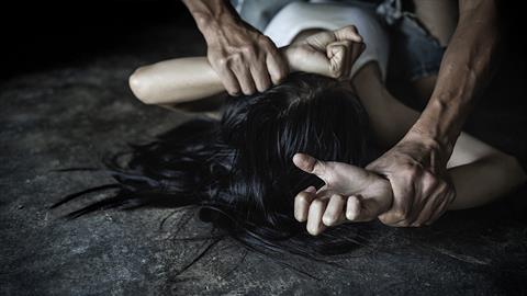 Αττική: 4 άνδρες βίασαν 14χρονη - γνώρισε τον 1 μέσα από εφαρμογή