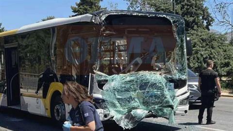 Συγκρούστηκαν 2 λεωφορεία στη Βούλα - 32 τραυματίες, ανάμεσά τους και παιδιά