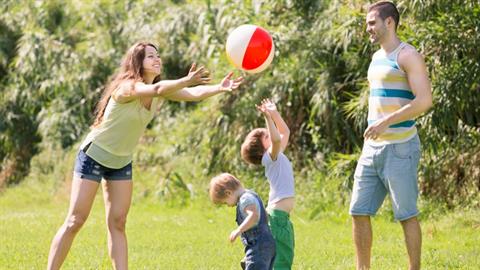 Πώς το παράδειγμά σας διαμορφώνει τη στάση του παιδιού ακόμα και στα απλά