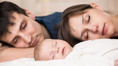  Η 15 μηνών κόρη μας θέλει ξαφνικά να κοιμάται μαζί μας…